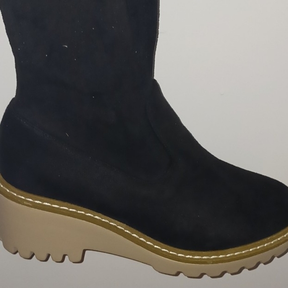 Boots - Picture 4 of 5